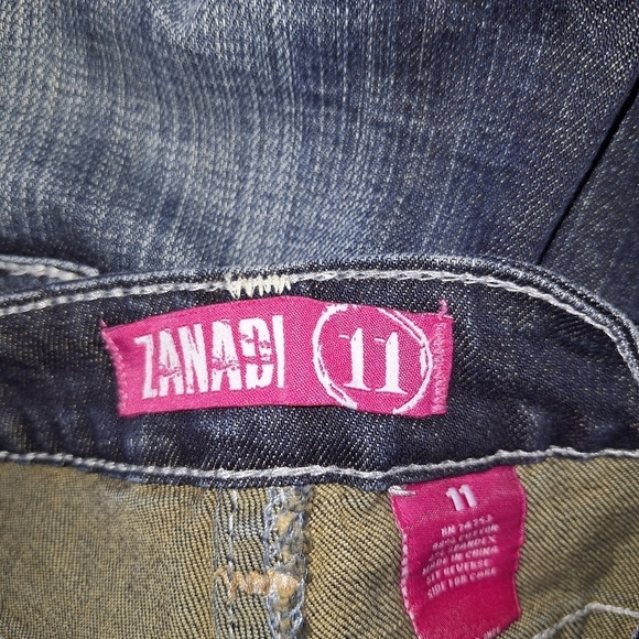 Zanadi distressed jeans size 11 - Picture 5 of 5